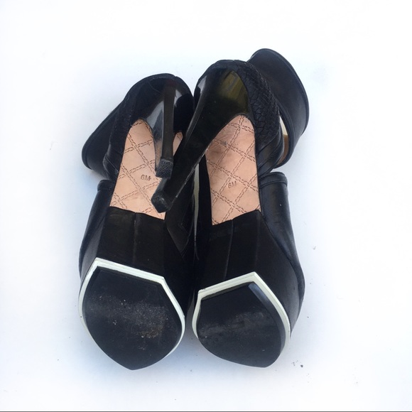 ❤️SOLD❤️L.A.M.B Black Leather Stiletto Heels 5’ - Picture 8 of 8